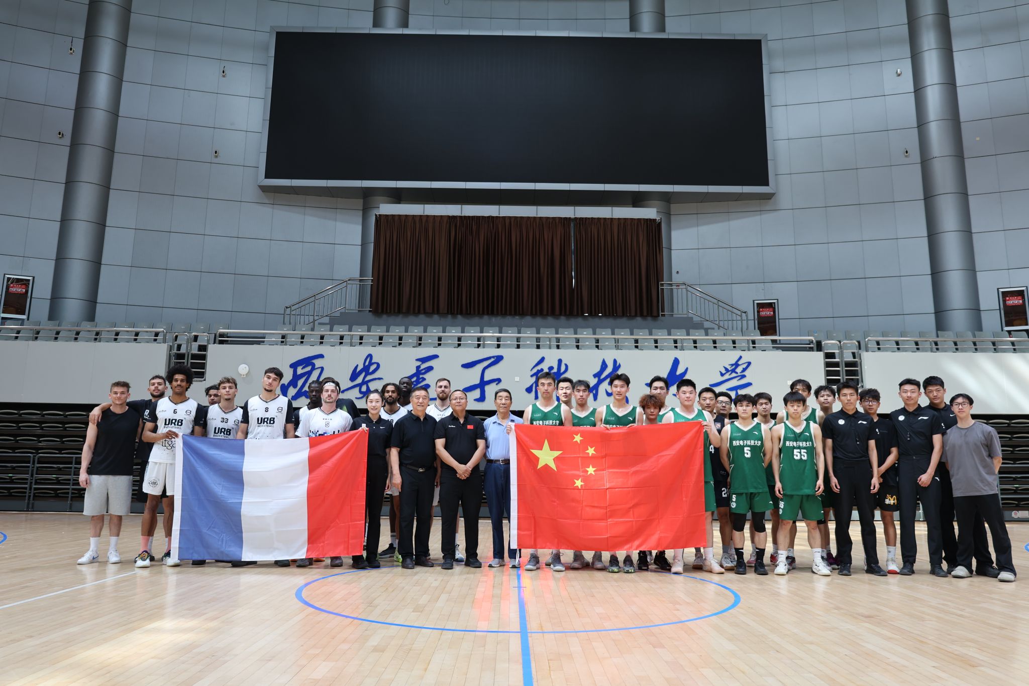 紧接着的跑 紧接着的跑